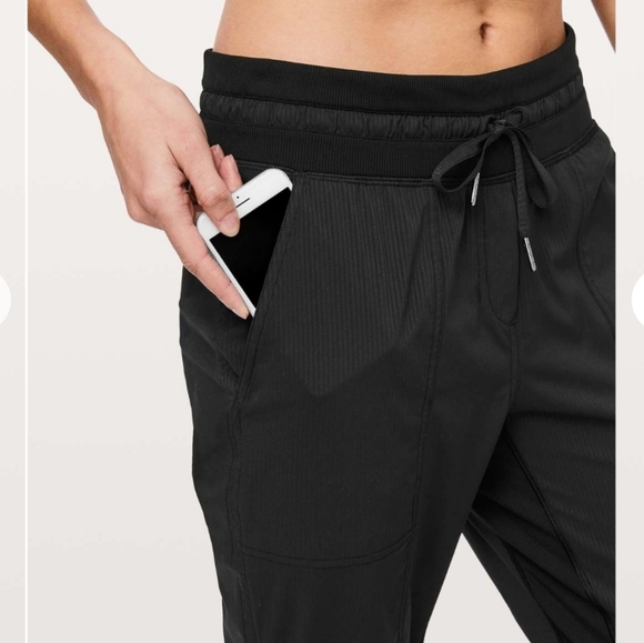 Lululemon 2023 Dance Studio Crop 25" Cinchable Hems Black Swift 2 - Picture 5 of 16